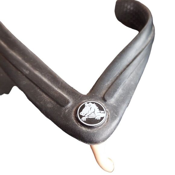 Crocs Black flip-flops size 6  9 1/2 inches from toe to heel VGC - Picture 4 of 8